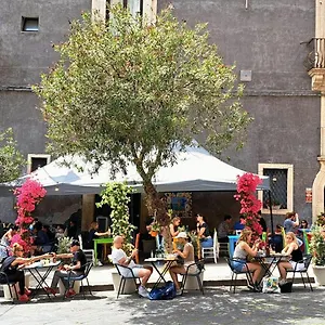 Finestre Sul Teatro Appartamento Aeroporto di Catania Fontana Rossa